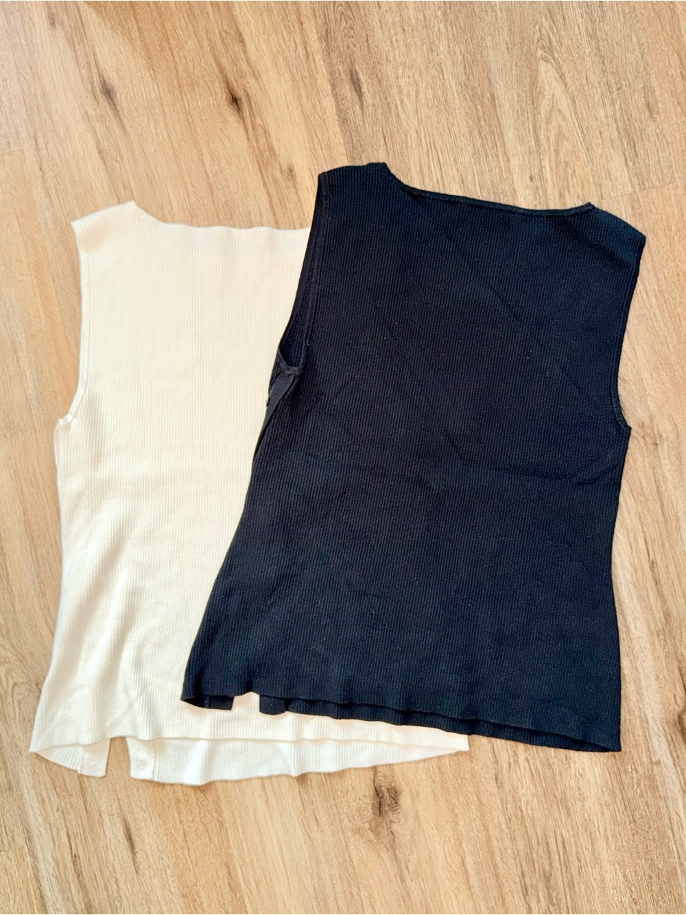 Abercrombie & Fitch Ribbed Side-Button Tank - Cream & Black Two for One - Picture 2 of 2